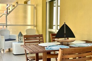Outdoor dining - N276 - Numana, Spiaggiola beach front apartment (Numana)