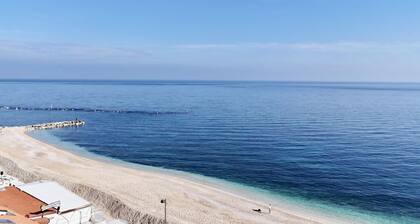 N276 - Numana, Spiaggiola beach front apartment