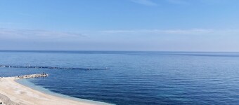 N276 - Numana, Spiaggiola beach front apartment