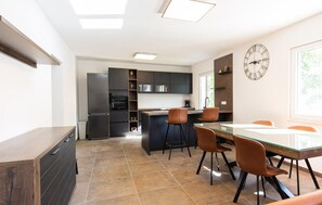 Fridge, oven, dishwasher, coffee/tea maker - 5 bedroom cozy home in Podstrana (Podstrana)