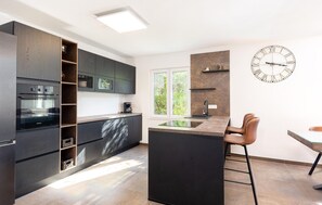 Fridge, oven, dishwasher, coffee/tea maker - 5 bedroom cozy home in Podstrana (Podstrana)