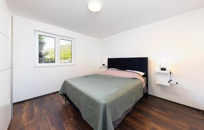 5 soverom, strykejern/-brett, reiseseng for barn og wi-fi (inkludert)