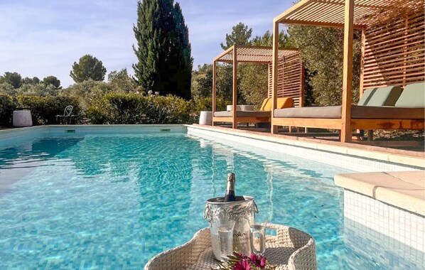 Pool - Gorgeous home in Mouries (Mouries)