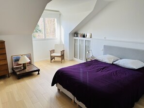 4 slaapkamers, een strijkplank/strijkijzer, wifi, beddengoed