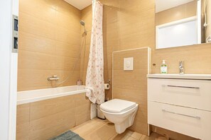 Shower, hair dryer, towels, shampoo