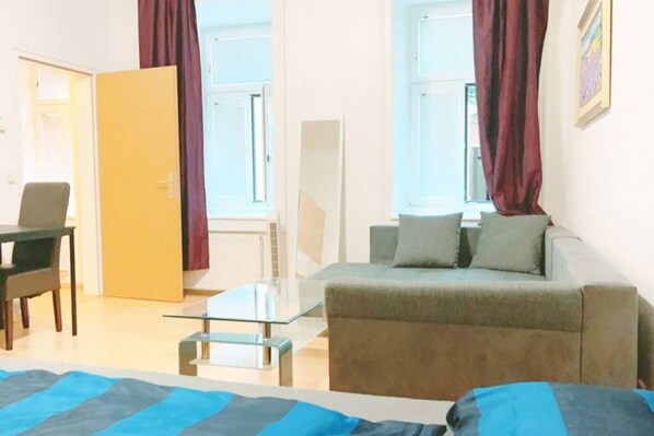 Interior - Central 1BR Apt Near Danube River (Wien)