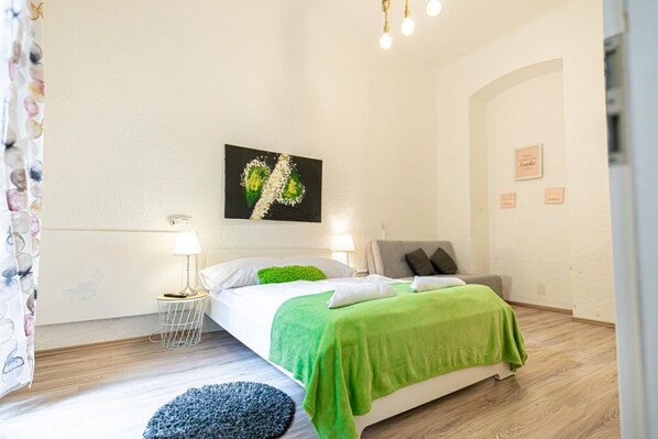 1 bedroom, WiFi, bed sheets