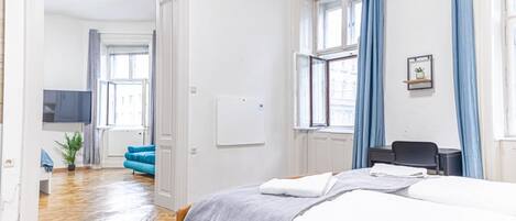 2 bedrooms, desk, WiFi, bed sheets