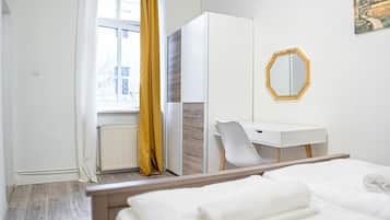 2 Schlafzimmer, Schreibtisch, Bügeleisen/Bügelbrett, WLAN