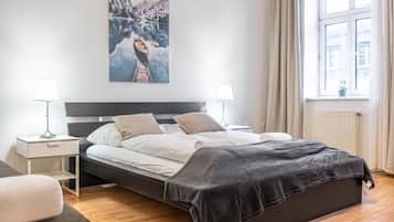 2 bedrooms, desk, WiFi, bed sheets