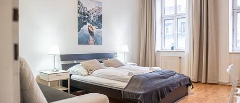 2 bedrooms, desk, WiFi, bed sheets