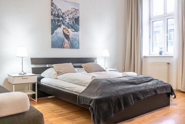 2 Schlafzimmer, Schreibtisch, WLAN, Bettwäsche