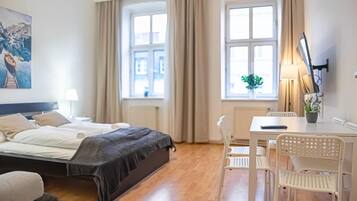 2 bedrooms, desk, WiFi, bed sheets