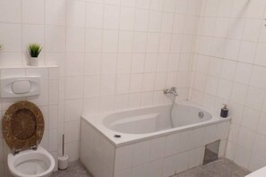 Shower, hair dryer, towels, shampoo