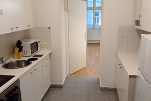 Køleskab, mikrobølgeovn, ovn, kogeplade