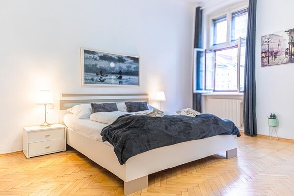 3 habitaciones, escritorio, wifi y ropa de cama 