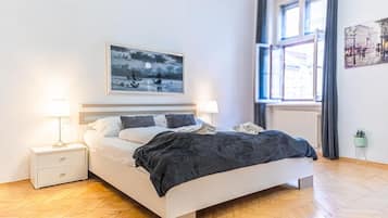 3 bedrooms, desk, WiFi, bed sheets