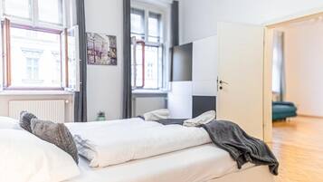 3 bedrooms, desk, WiFi, bed sheets