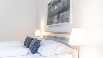 3 bedrooms, desk, WiFi, bed sheets