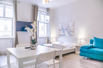 Trendy Studio w/ Free Coffee - Wiener Stadthalle
