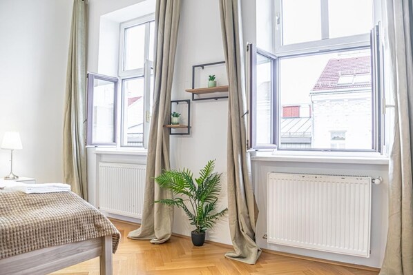 2 bedrooms, iron/ironing board, WiFi, bed sheets