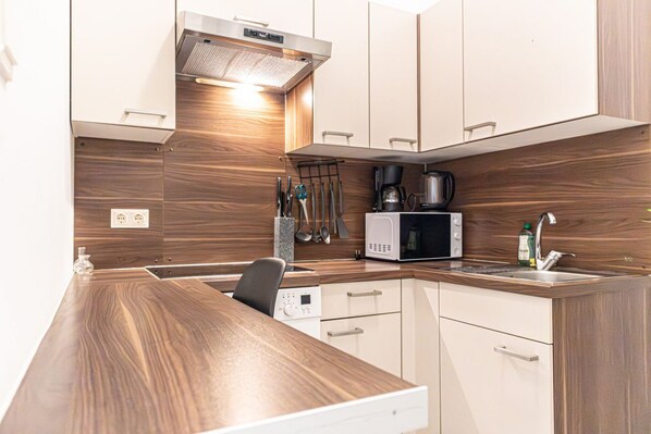 Fridge, microwave, stovetop, dishwasher