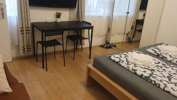 2 bedrooms, WiFi, bed sheets