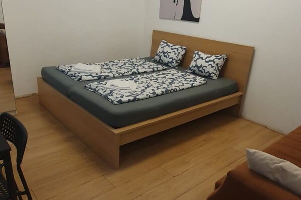 2 bedrooms, WiFi, bed sheets