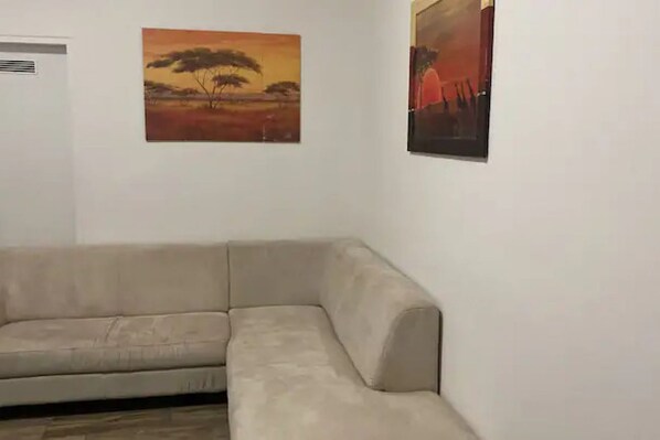 Living area - Cozy 3BR Apt. Wien Simmering (Wien)