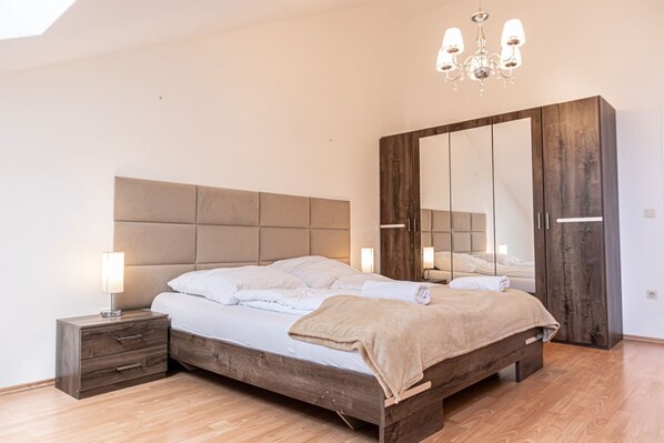 2 bedrooms, WiFi, bed sheets