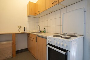 Frigorifero, forno, piano cottura, tostapane