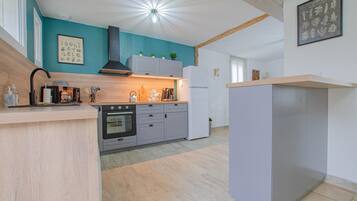 微波爐、洗碗機、高腳椅