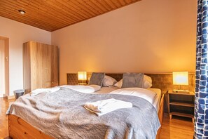 2 bedrooms, WiFi, bed sheets