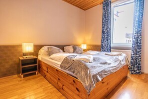 2 bedrooms, WiFi, bed sheets