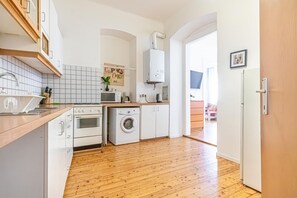 Fridge, microwave, oven, stovetop
