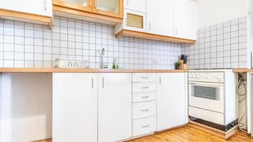 KĂŒhlschrank, Mikrowelle, Ofen, Herdplatte