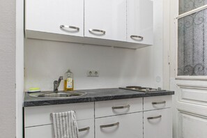 Micro-ondes, four, plaque de cuisson, grille-pain