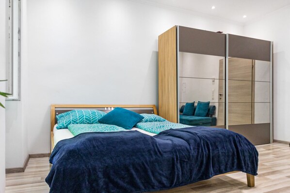 1 bedroom, WiFi, bed sheets