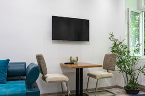 Dining - Chic 1BR Apt Near Biggest Amusementpark of Vienna (Wien)