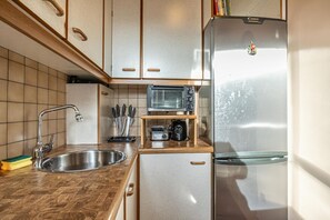 Microwave, oven, stovetop, coffee/tea maker