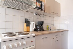 Microwave, oven, stovetop, coffee/tea maker