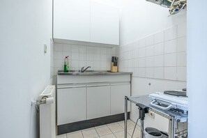 Micro-ondes, four, plaque de cuisson, grille-pain