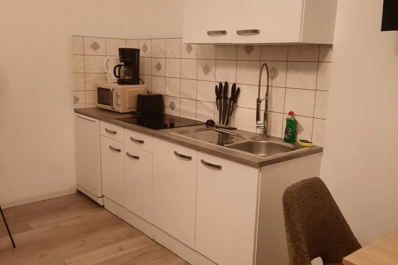 Microwave, oven, stovetop, coffee/tea maker