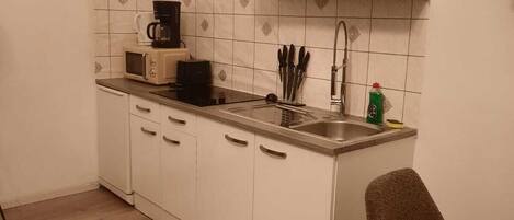 Microwave, oven, stovetop, coffee/tea maker