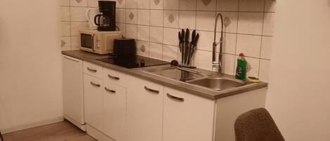 Microwave, oven, stovetop, coffee/tea maker