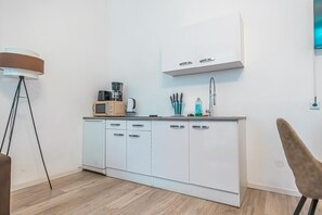 電子レンジ、オーブン、コンロ、コーヒー / ティーメーカー