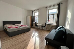 4 室のベッドルーム、WiFi、ベッドシーツ