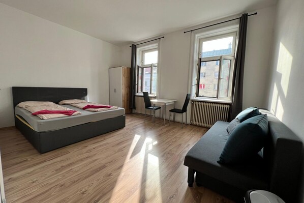 4 室のベッドルーム、WiFi、ベッドシーツ