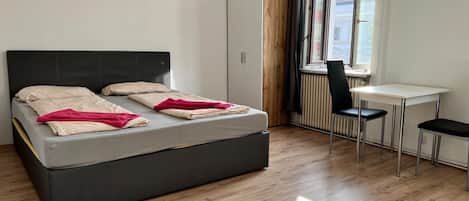 4 bedrooms, WiFi, bed sheets