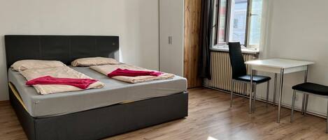 4 camere, ferro/asse da stiro, Wi-Fi, lenzuola